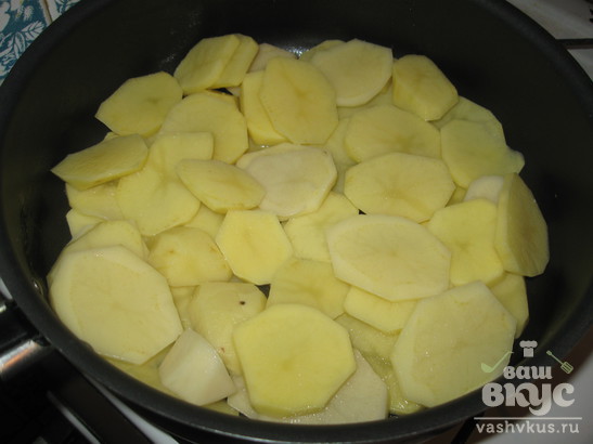 Тушеный картофель с фаршем и овощами