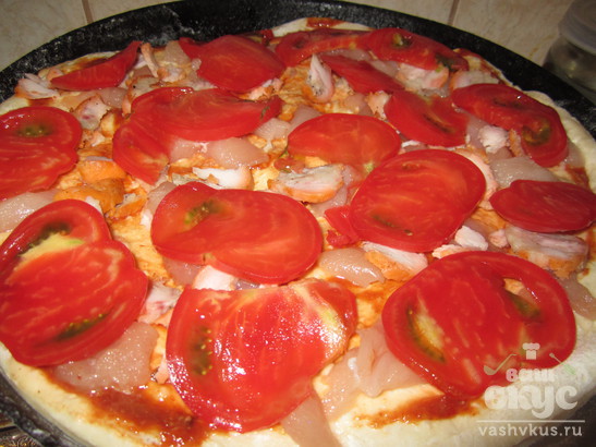 Пицца с фаршем и колбасой "Четыре мяса"