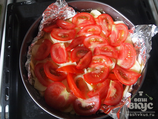 Запеченный картофель с помидорами