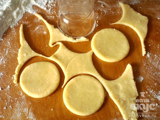 Сладкое сырное печенье с маком и кунжутом