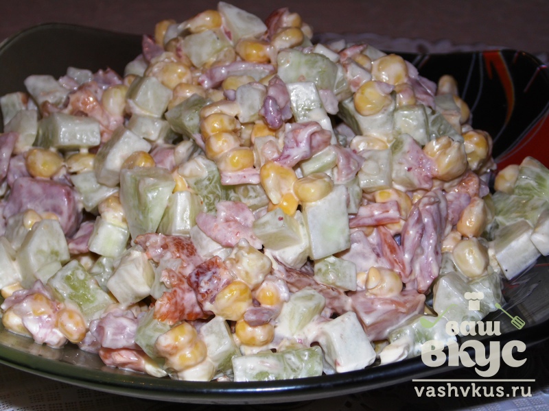 Салат с копченой курицей, свежим огурцом и яйцом - пошаговый рецепт с фото