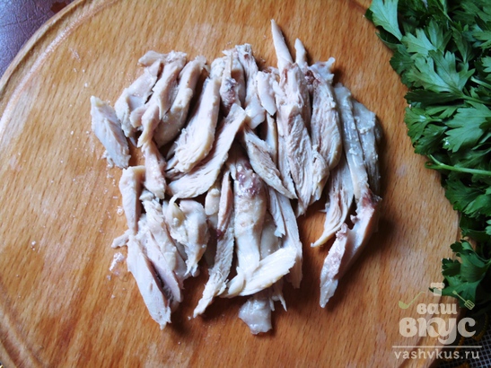 Китайский салат с грибами и курицей