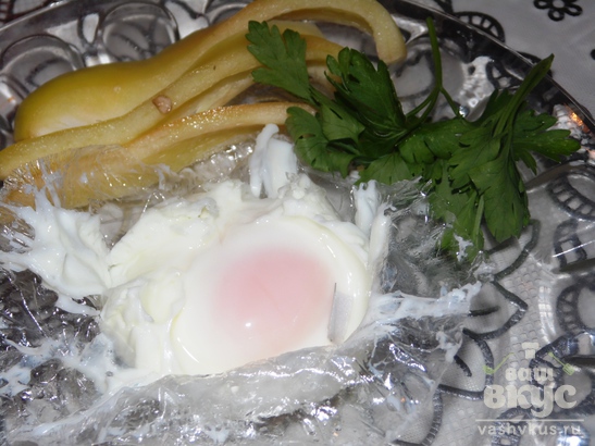 Яйца-пашот в пищевой пленке