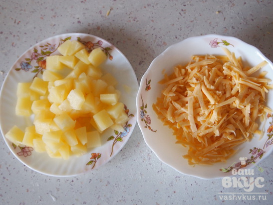 Булочки из слоеного теста с сыром и ананасами