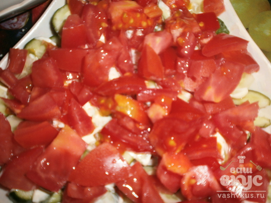 Салат с крабовыми палочками, помидорами и сыром