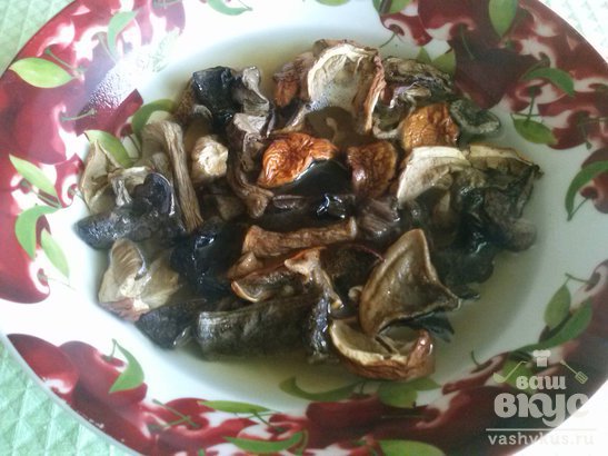 Суп из сушеных белых грибов с вермишелью