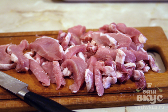 Горячий гриль-салат со свининой