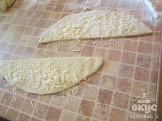Пирог с капустой и сыром из дрожжевого теста