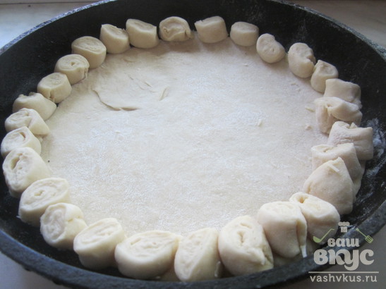 Пирог с капустой и сыром из дрожжевого теста