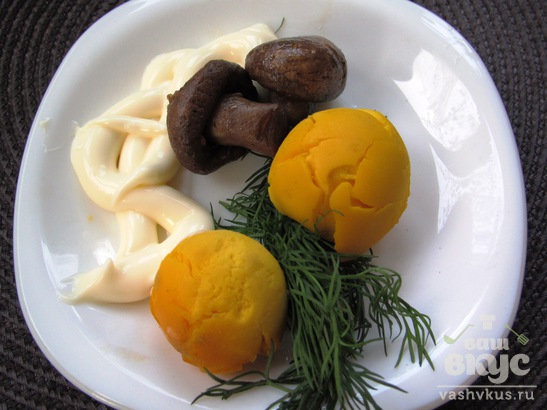 Фаршированные яйца с грибами