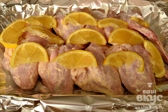 Куриные крылышки, запеченные с лимоном