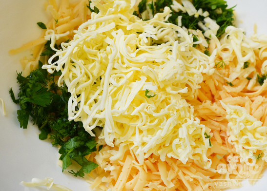 Салат с сыром и зеленью