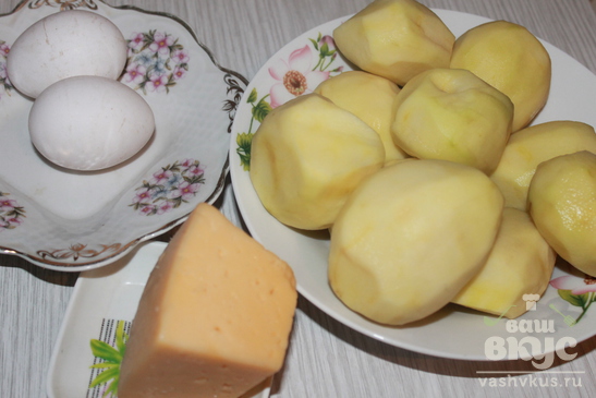 Жареный картофель с яйцами и сыром