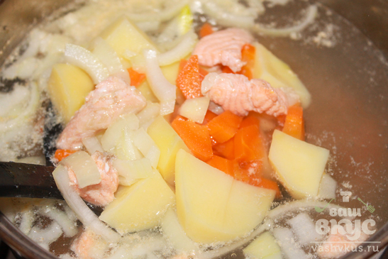 Суп с красной рыбой и стручковой фасолью