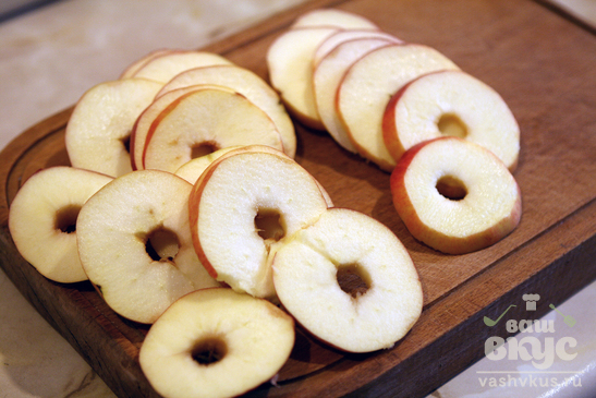 Пирог с яблоками и творогом в духовке
