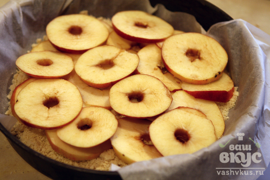 Пирог с яблоками и творогом в духовке