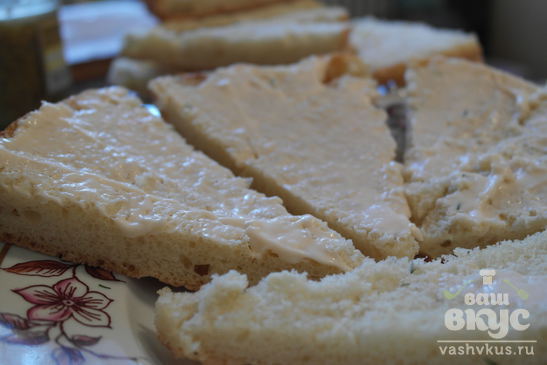 Бутерброд из домашнего хлеба с плавленным сыром