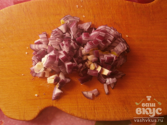 Салат «Оливье» с маринованными грибами и красным луком
