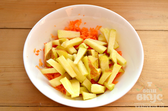 Салат с морковью, сельдереем и зеленым яблоком