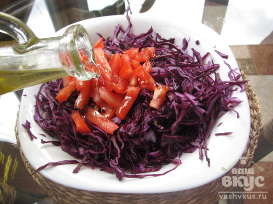 Салат из свежей краснокочанной капусты 
