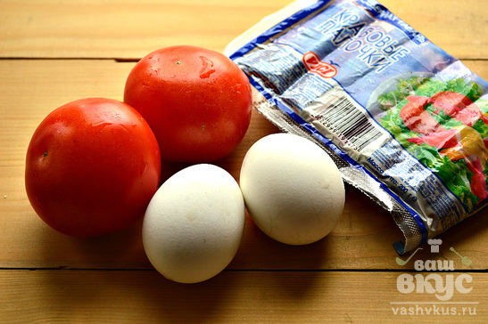 Салат с помидорами, яйцами и крабовыми палочками