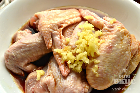 Куриные крылышки в соевом соусе с лимоном
