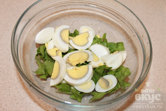 Весенний салат с яйцом и огурцом