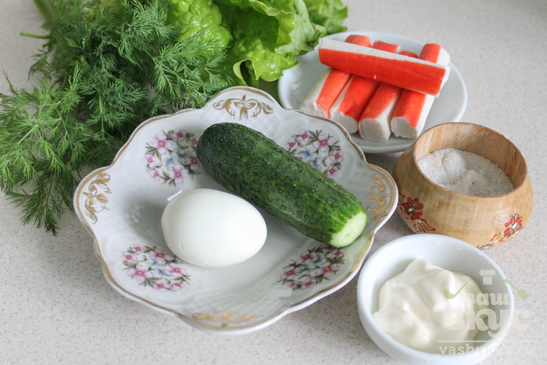 Салат из огурца, яйца и крабовых палочек