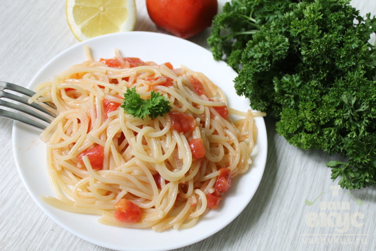 Спагетти с томатами