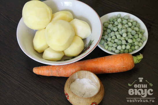 Картофельный гарнир с морковью и зеленым горошком