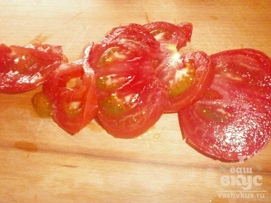 Яичница с красными помидорами
