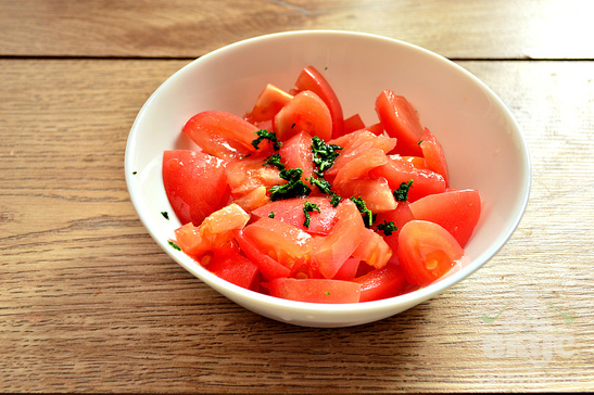 Салат с помидорами и имбирем