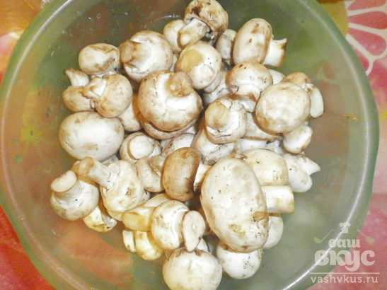Запеканка из тертого картофеля с чесноком, сыром и грибами