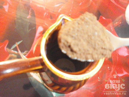 Кофе с молотой корицей в турке
