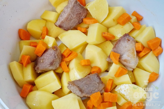 Картофель с мясом и овощами, запеченный в духовке