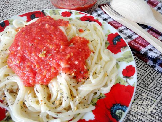 Спагетти с вкусным томатным соусом