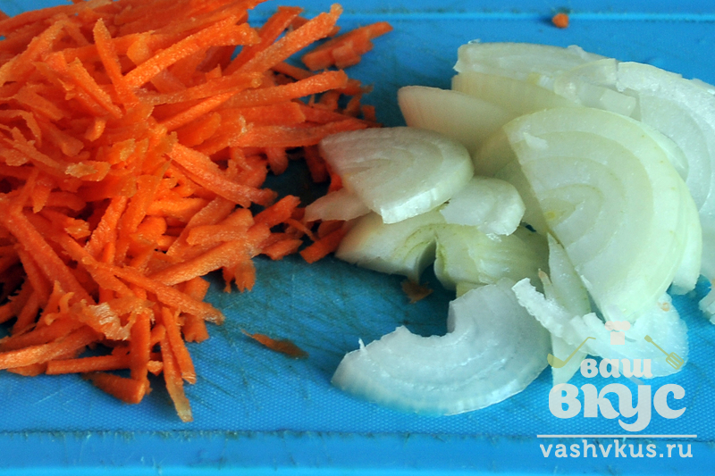 Рецепт: Горбуша тушеная с овощами - горбуша тушеная с морковью и луком
