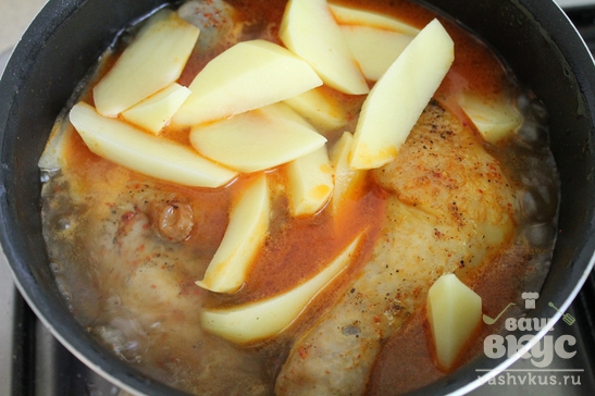 Картофельный соус с куриными окорочками