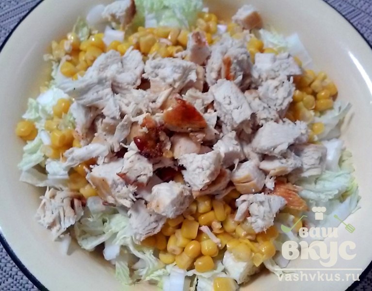 Хрустящий салат с пекинской капустой, кукурузой и сухариками — рецепты | Дзен