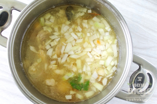 Суп на курином бульоне с фрикадельками