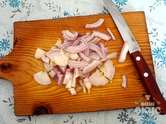 Омлет с белокочанной капустой и колбасой
