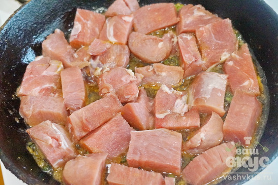 Тушеная свинина в сладком соусе